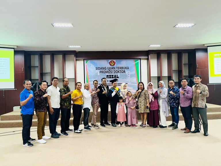 Sidang Ujian Terbuka Promosi Doktor Ilmu Sosial Dr. Rizal S.Ag., M.Pd di Universitas Tadulako